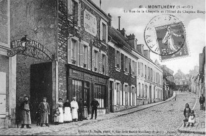 La rue de la Chapelle et l'htel du Chapeau Rouge  Montlhry