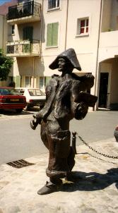 Le Colporteur. Sculpture d'Alex Garcia.