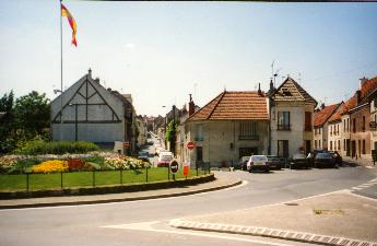 La Place de la Paix  Montlhry