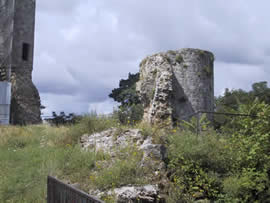 La tour de Montlhry en travaux - La tour "brle"